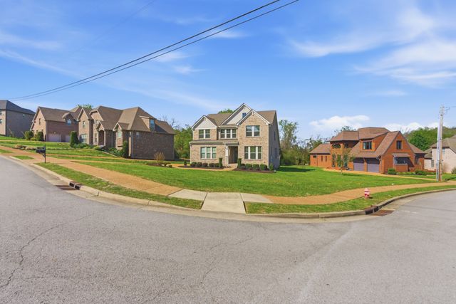 600 Cherry Grove Pt, Whites Creek, TN 37189