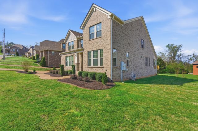 600 Cherry Grove Pt, Whites Creek, TN 37189
