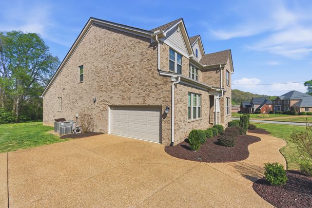 600 Cherry Grove Pt, Whites Creek, TN 37189
