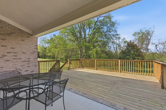 600 Cherry Grove Pt, Whites Creek, TN 37189