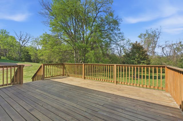 600 Cherry Grove Pt, Whites Creek, TN 37189