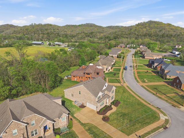600 Cherry Grove Pt, Whites Creek, TN 37189