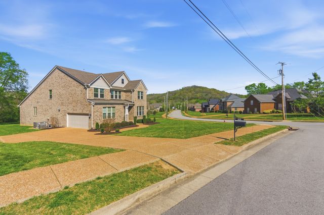 600 Cherry Grove Pt, Whites Creek, TN 37189