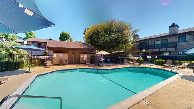 8340 Via Sonoma F, La Jolla, CA 92037