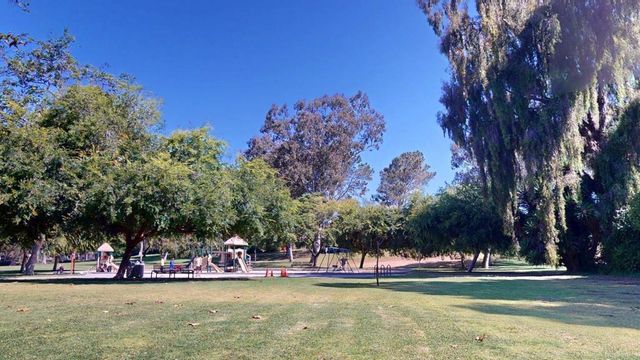 8340 Via Sonoma F, La Jolla, CA 92037