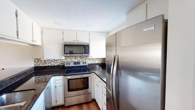 8340 Via Sonoma F, La Jolla, CA 92037