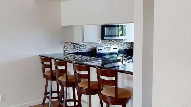 8340 Via Sonoma F, La Jolla, CA 92037