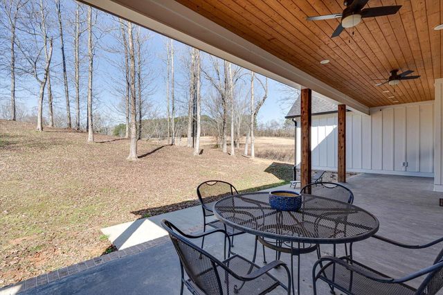 835 Edgewater Way, Jasper, TN 37347