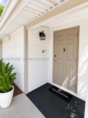 633 Mokena Dr 1, Miami Springs, FL 33166