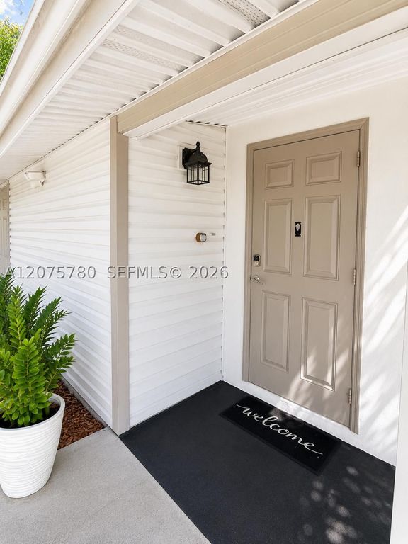 633 Mokena Dr 1, Miami Springs, FL 33166