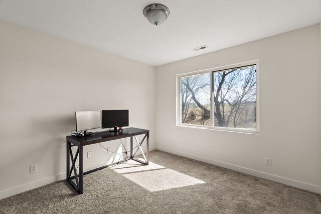 475 Fawn Circle, Pleasant Hill, IA 50327