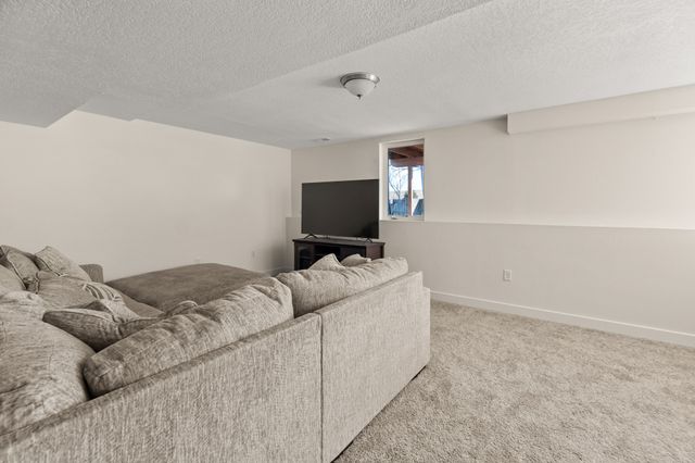 475 Fawn Circle, Pleasant Hill, IA 50327