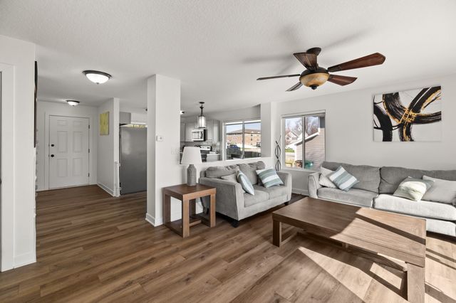 475 Fawn Circle, Pleasant Hill, IA 50327