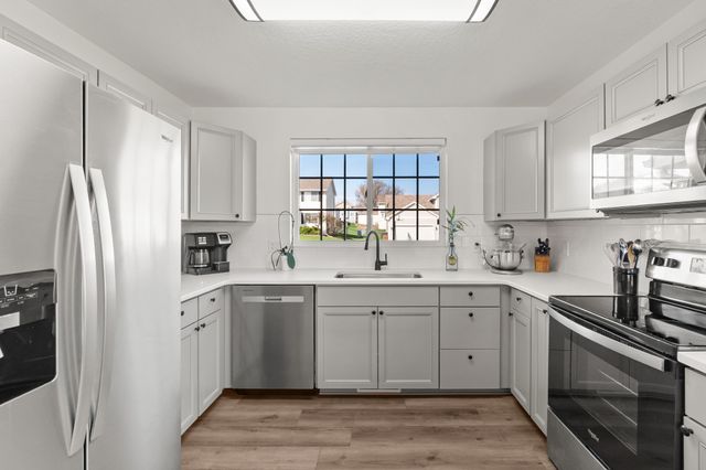 475 Fawn Circle, Pleasant Hill, IA 50327