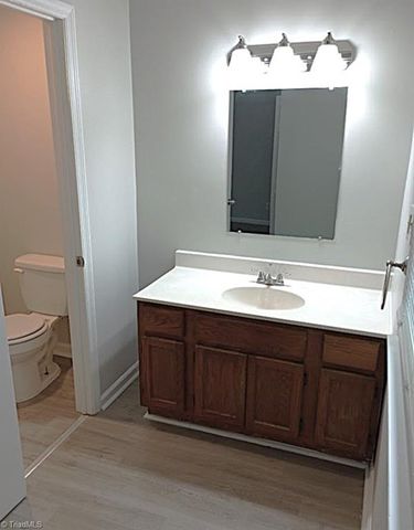 1036 Shalimar Drive, Winston-salem, NC 27107