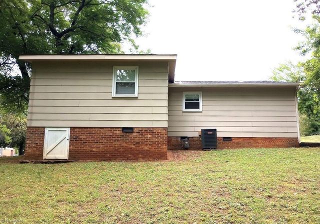1036 Shalimar Drive, Winston-salem, NC 27107