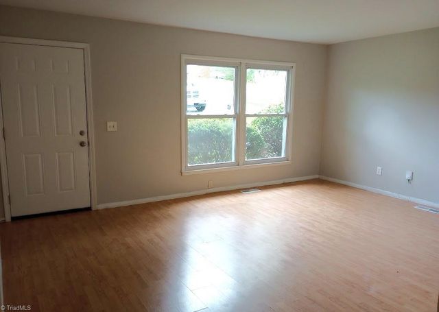 1036 Shalimar Drive, Winston-salem, NC 27107