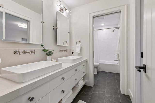5252 Lochloy Drive, Edina, MN 55436