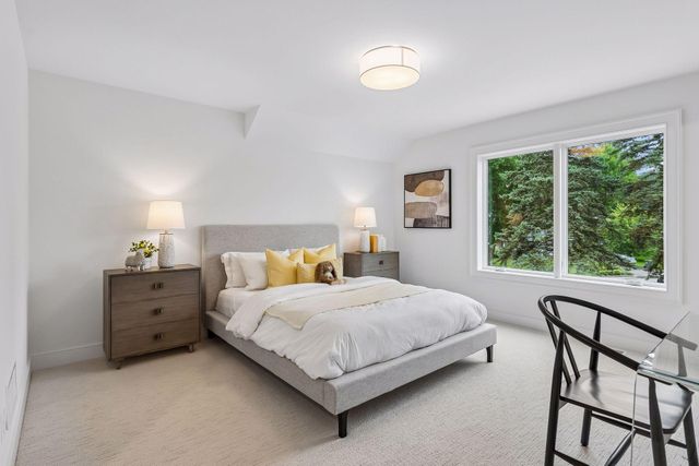 5252 Lochloy Drive, Edina, MN 55436