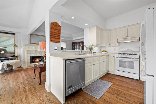 N26W30255 Maple AVENUE, Pewaukee, WI 53072