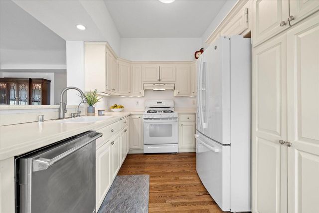 N26W30255 Maple AVENUE, Pewaukee, WI 53072