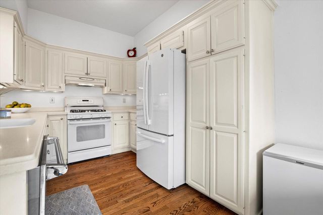 N26W30255 Maple AVENUE, Pewaukee, WI 53072