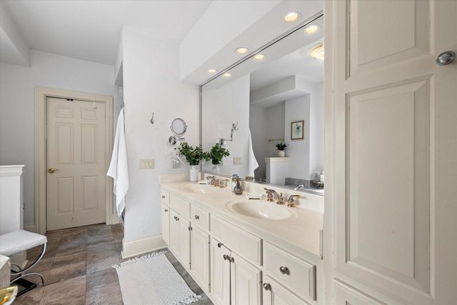 N26W30255 Maple AVENUE, Pewaukee, WI 53072