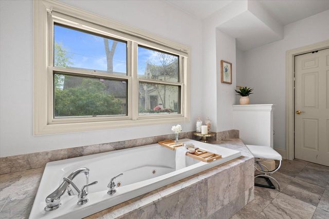 N26W30255 Maple AVENUE, Pewaukee, WI 53072