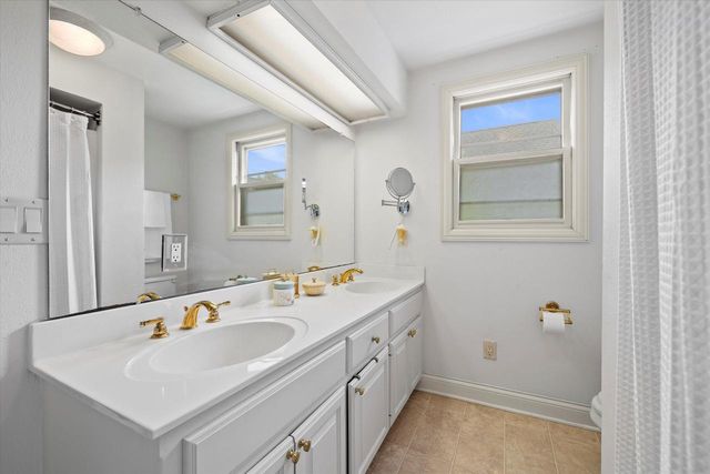 N26W30255 Maple AVENUE, Pewaukee, WI 53072