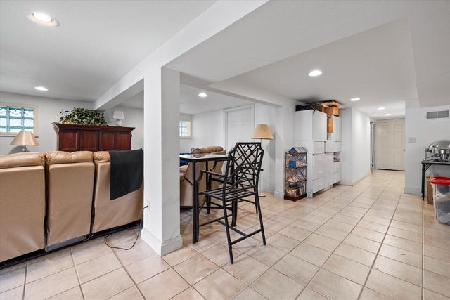 N26W30255 Maple AVENUE, Pewaukee, WI 53072