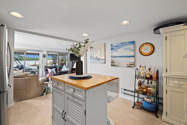 N26W30255 Maple AVENUE, Pewaukee, WI 53072