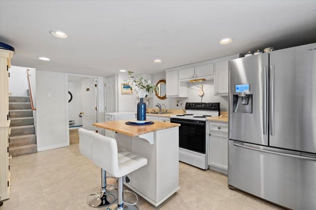 N26W30255 Maple AVENUE, Pewaukee, WI 53072