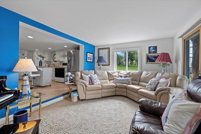 N26W30255 Maple AVENUE, Pewaukee, WI 53072