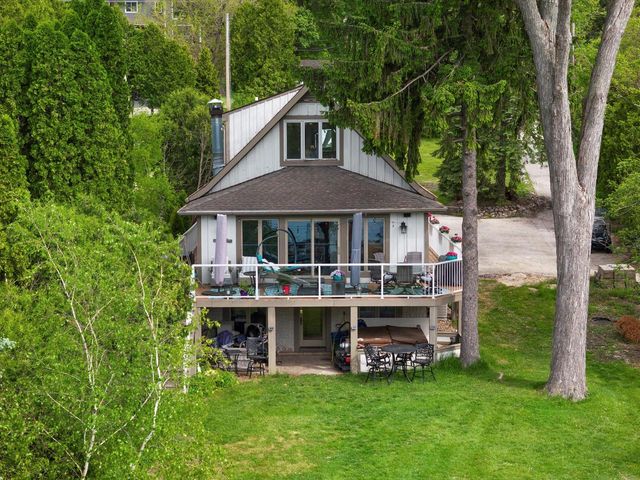 N26W30255 Maple AVENUE, Pewaukee, WI 53072