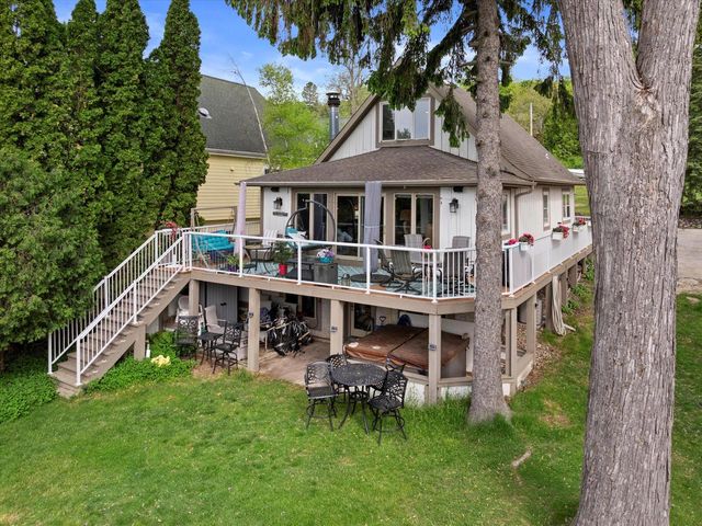 N26W30255 Maple AVENUE, Pewaukee, WI 53072