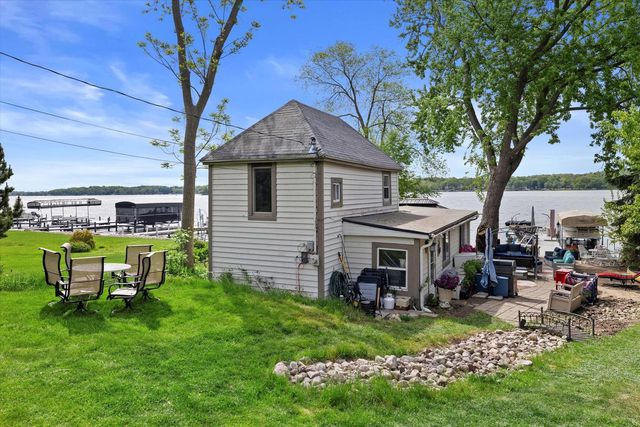N26W30255 Maple AVENUE, Pewaukee, WI 53072