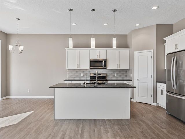 4732 Pheasant Creek Avenue, Davenport, IA 52807