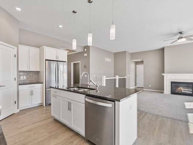 4732 Pheasant Creek Avenue, Davenport, IA 52807