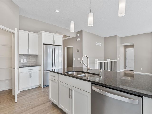 4732 Pheasant Creek Avenue, Davenport, IA 52807