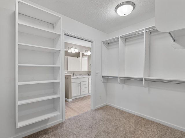 4732 Pheasant Creek Avenue, Davenport, IA 52807