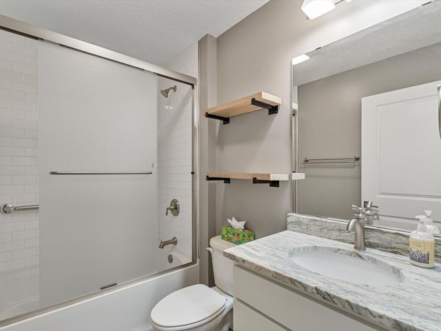 4732 Pheasant Creek Avenue, Davenport, IA 52807