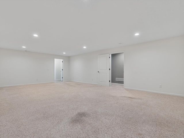 4732 Pheasant Creek Avenue, Davenport, IA 52807