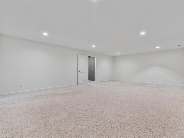 4732 Pheasant Creek Avenue, Davenport, IA 52807