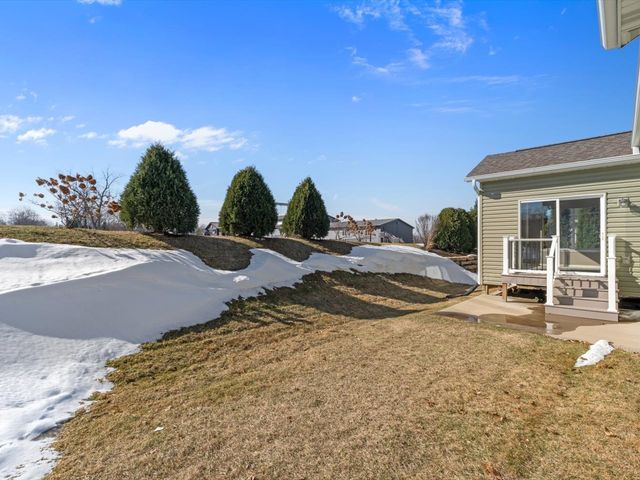 4732 Pheasant Creek Avenue, Davenport, IA 52807