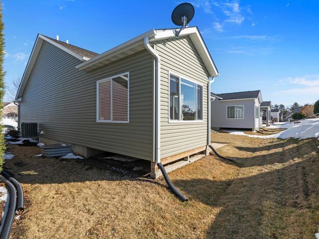 4732 Pheasant Creek Avenue, Davenport, IA 52807