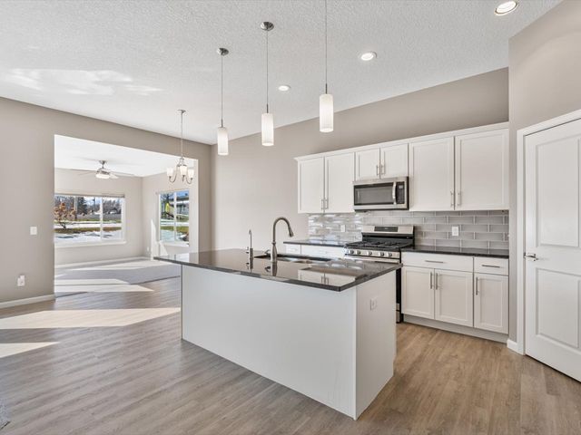 4732 Pheasant Creek Avenue, Davenport, IA 52807