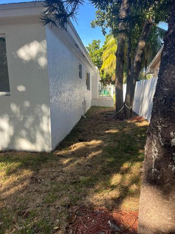 2138 NW 26th St B, Miami, FL 33142