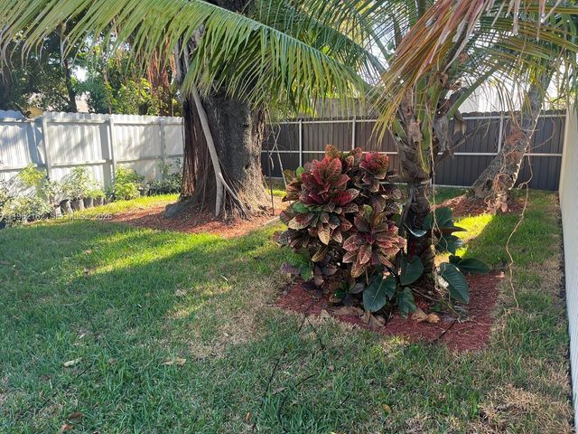 2138 NW 26th St B, Miami, FL 33142