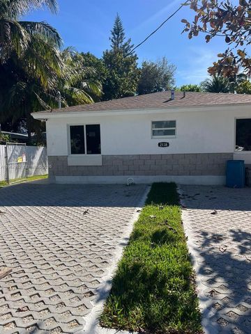 2138 NW 26th St B, Miami, FL 33142