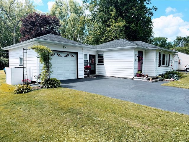 34 Adela Cir, Chili, NY 14624